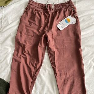 Vuori Weekend Jogger Terracotta Size S BRAND NEW with Tags.